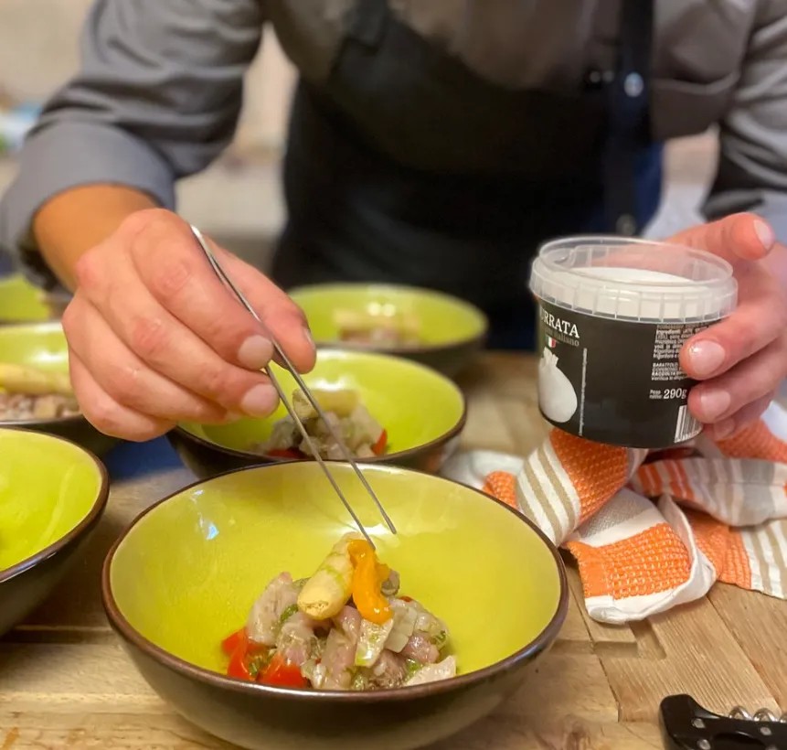 Image alt description