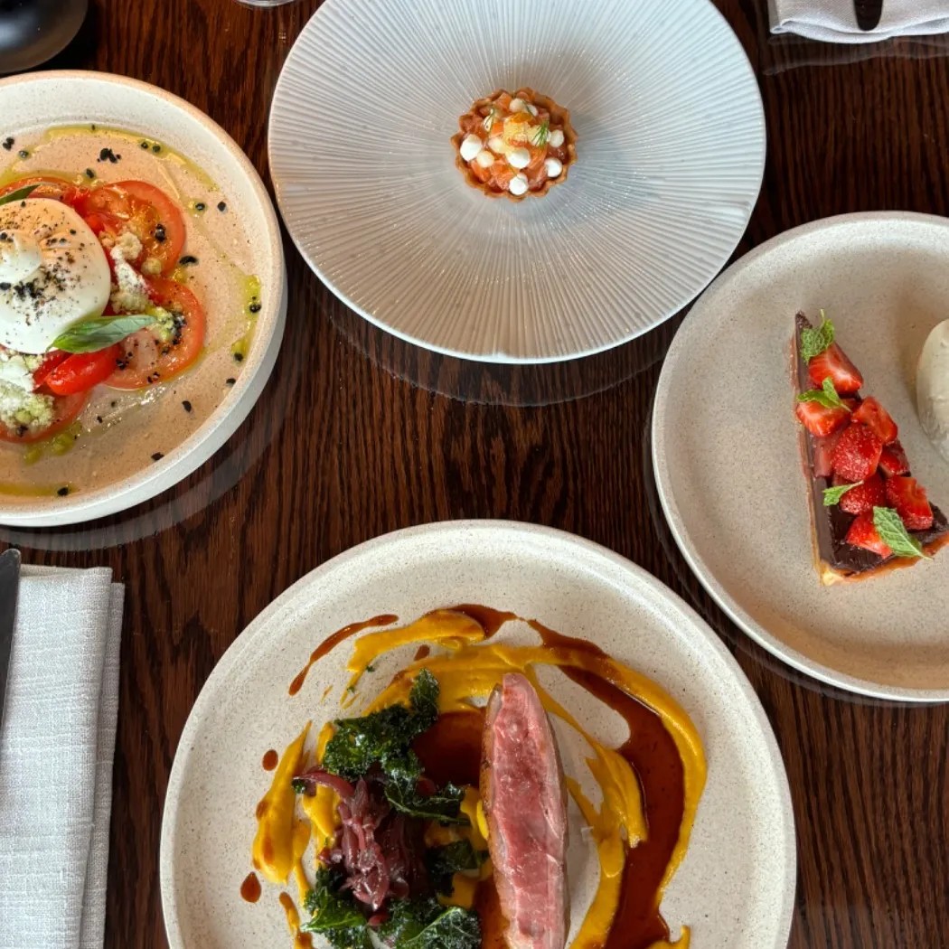 Image alt description