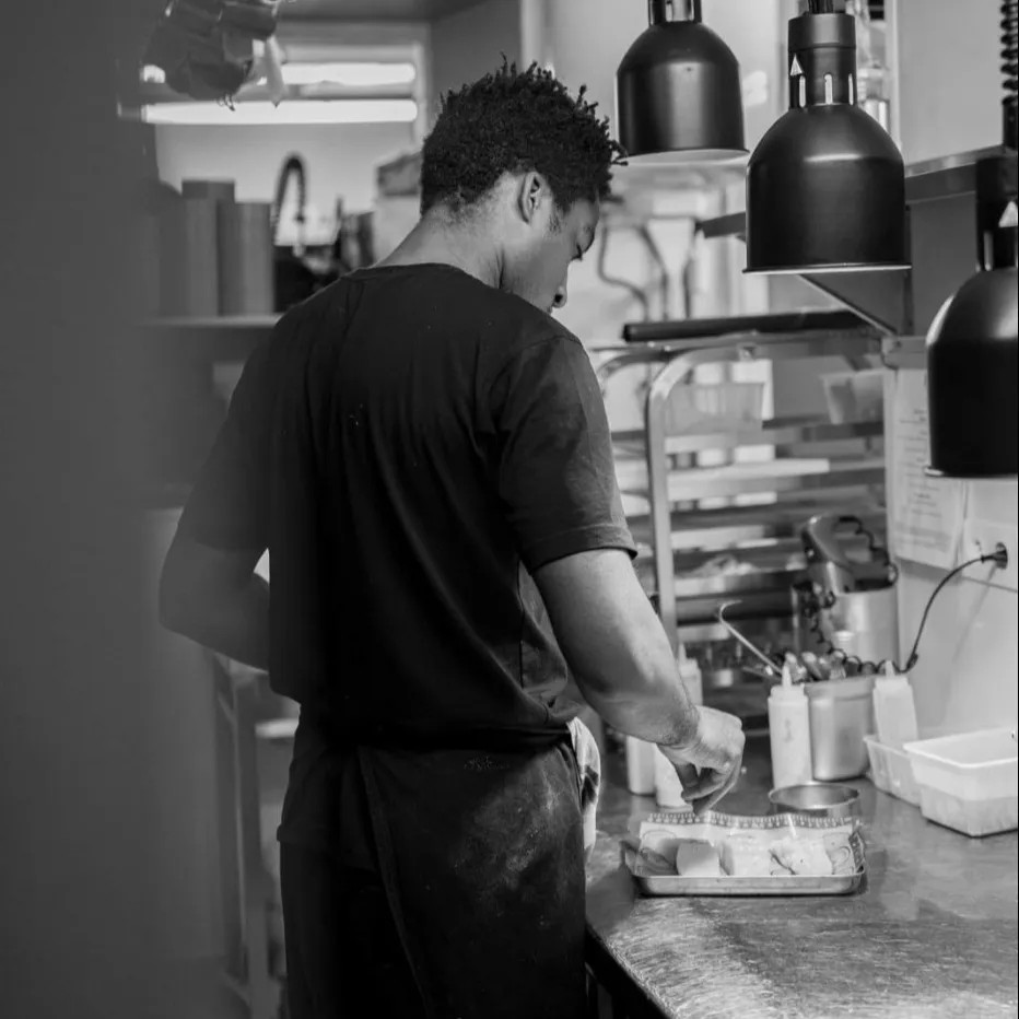 Image alt description