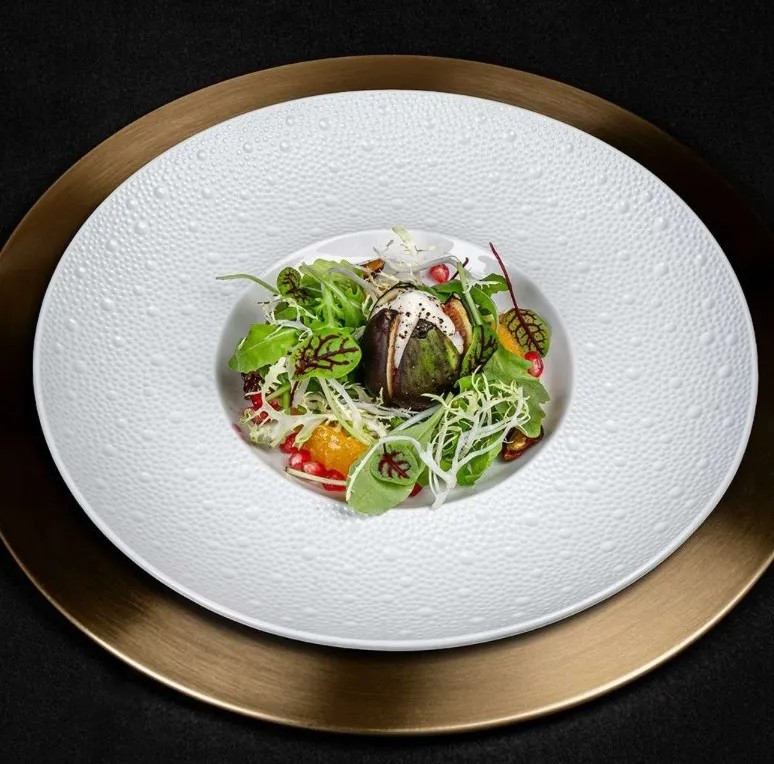 Image alt description