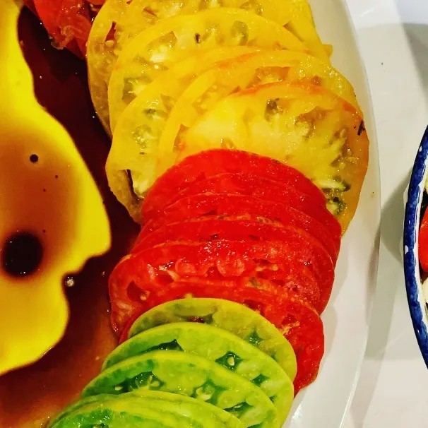 Image alt description