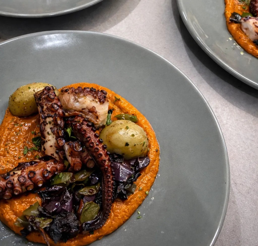 Image alt description