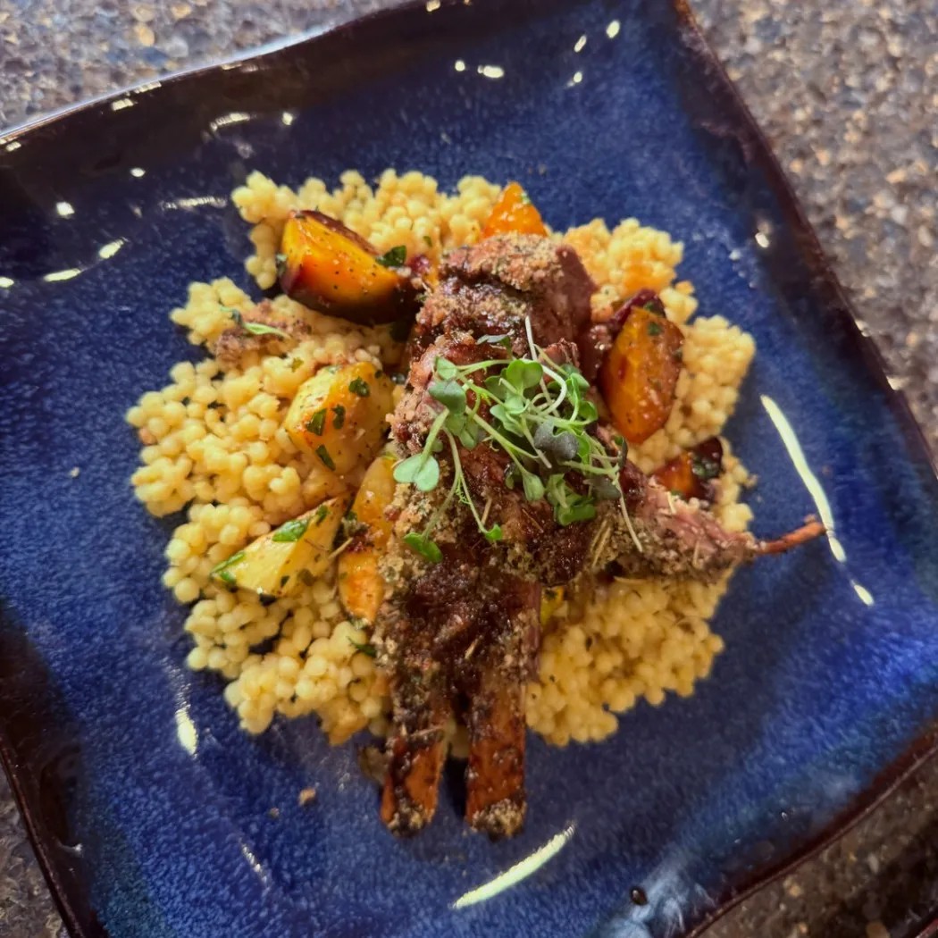 Image alt description