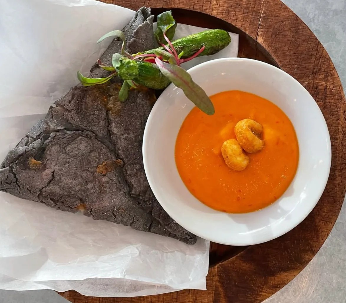 Image alt description