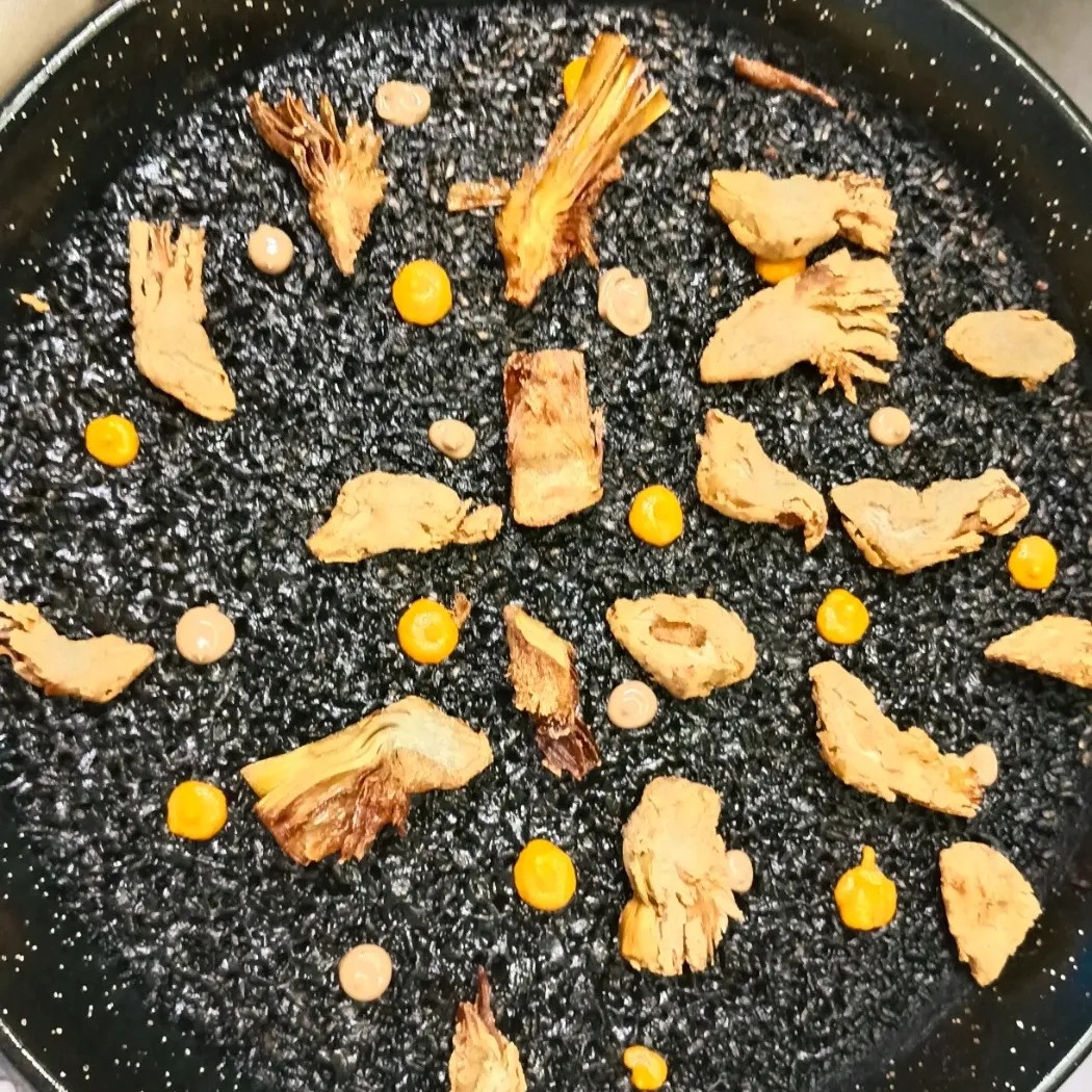 Image alt description