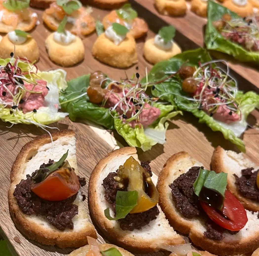 Image alt description