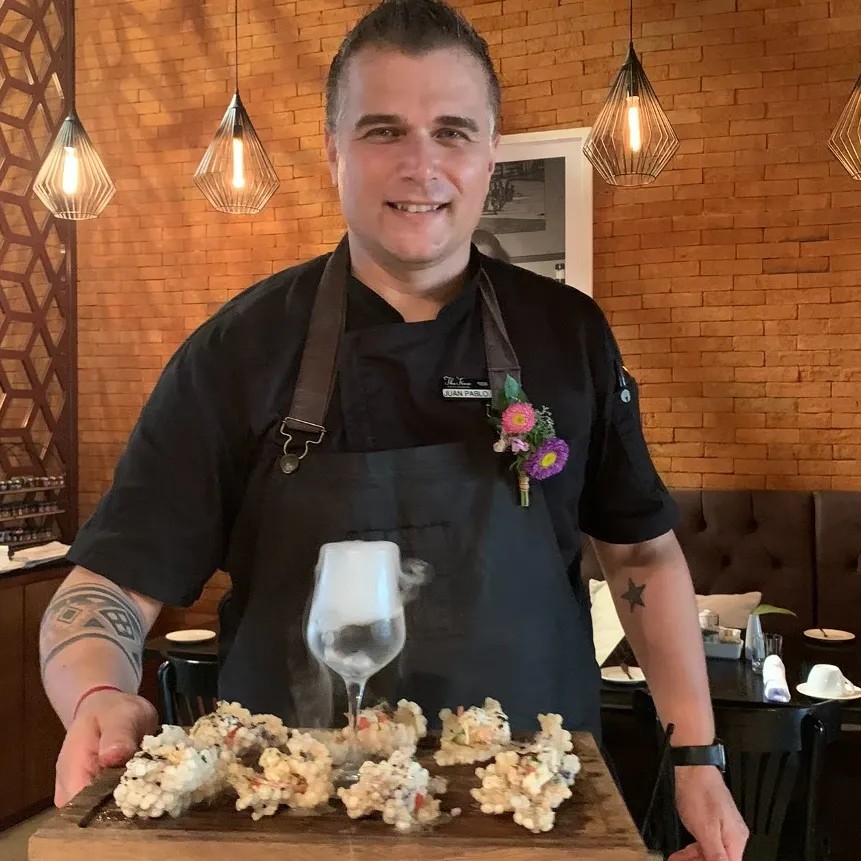 Image alt description