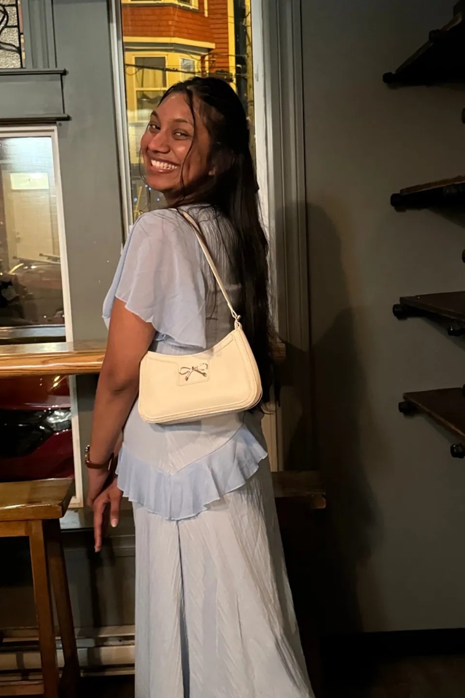 Image alt description