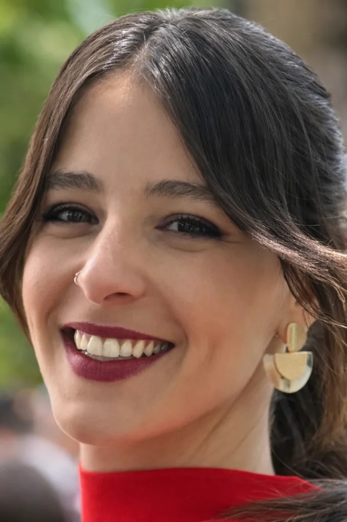 Image alt description