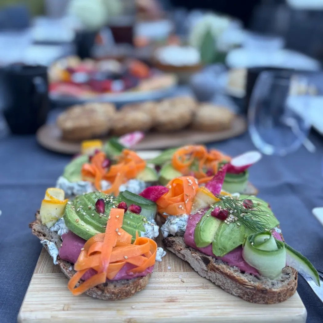 Image alt description