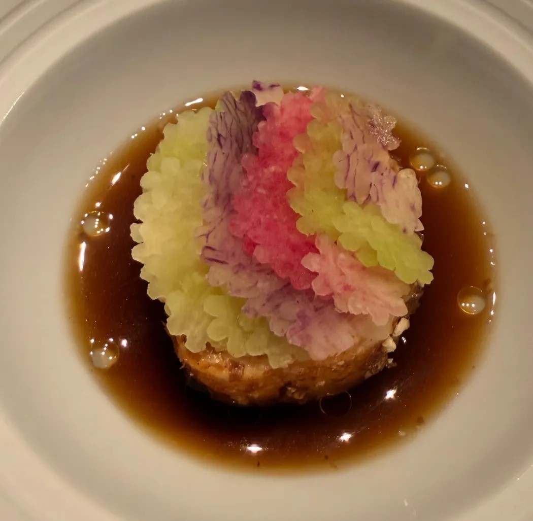 Image alt description