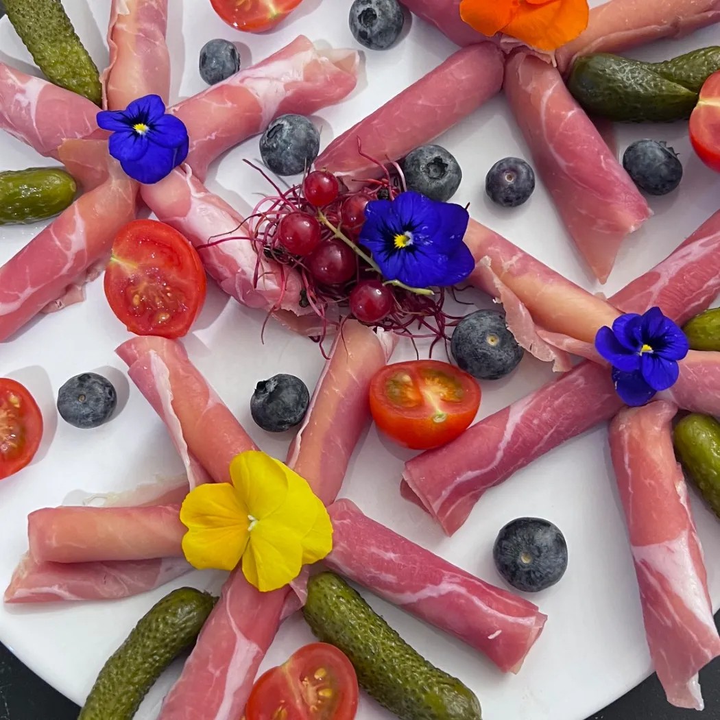 Image alt description