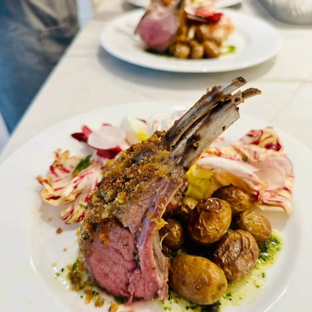 Image alt description