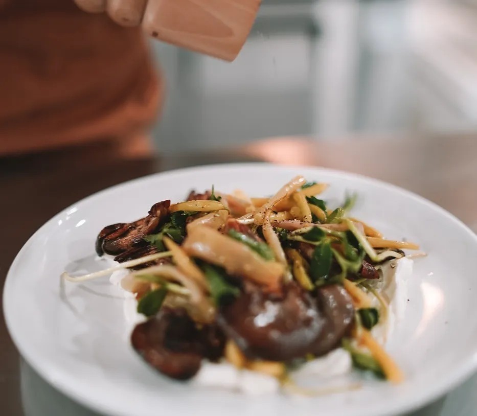 Image alt description