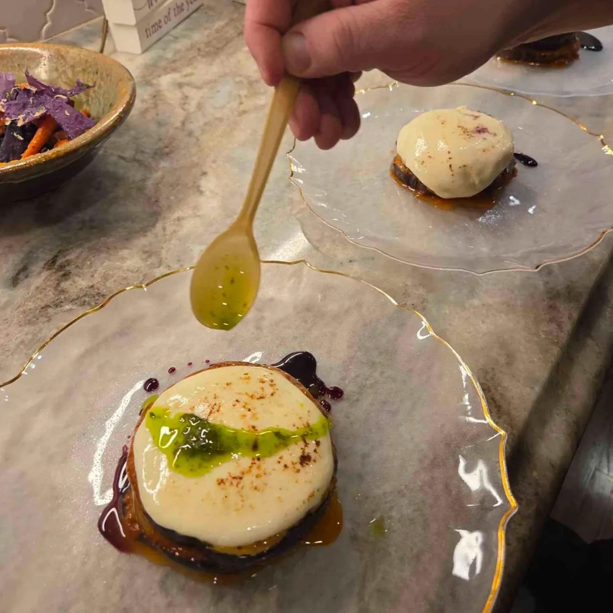 Image alt description