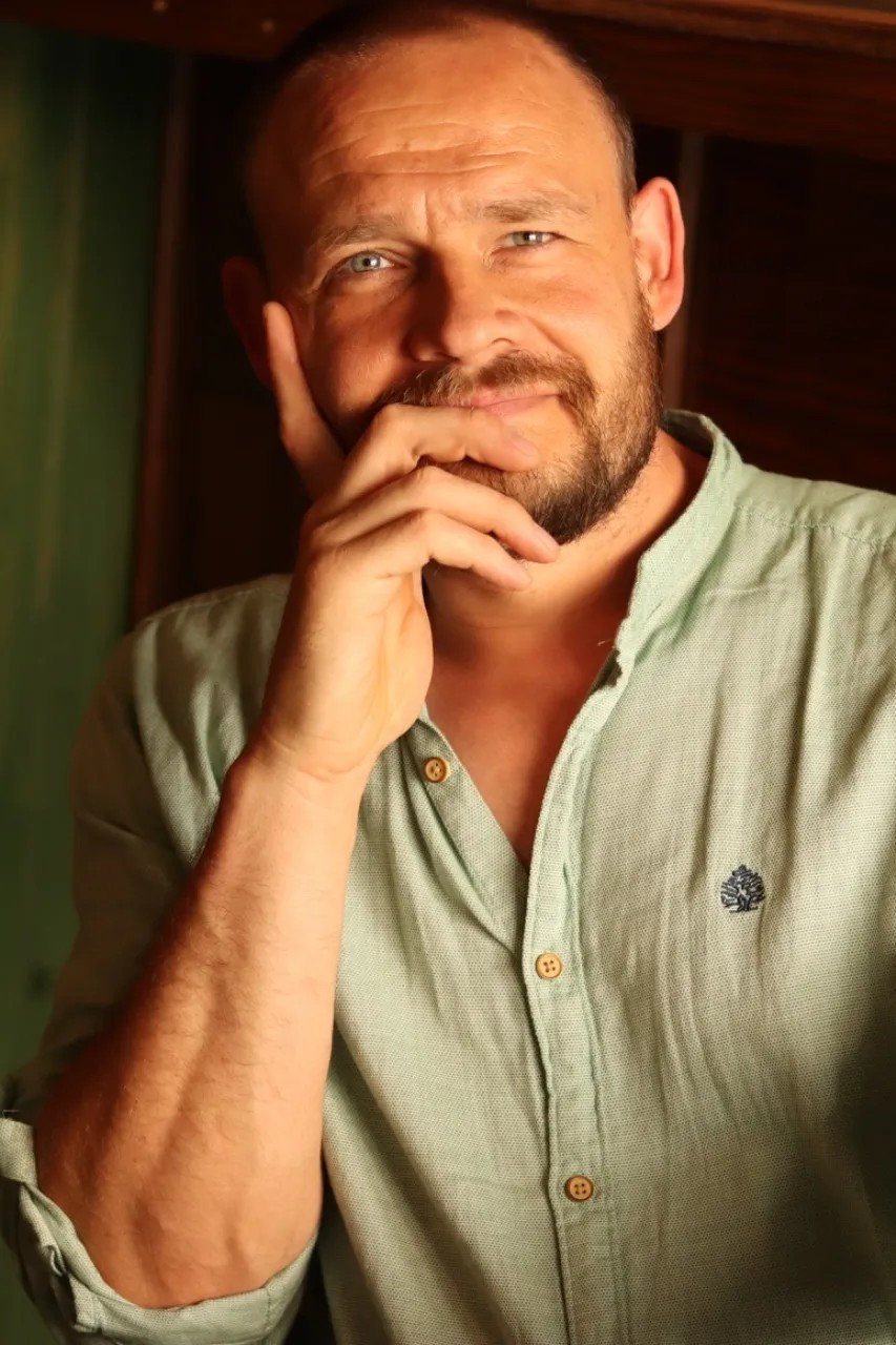 Image alt description