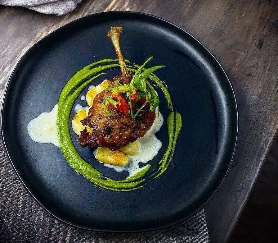 Image alt description