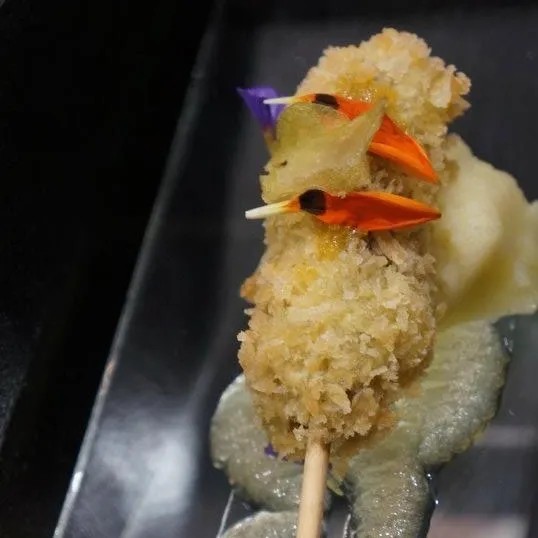 Image alt description