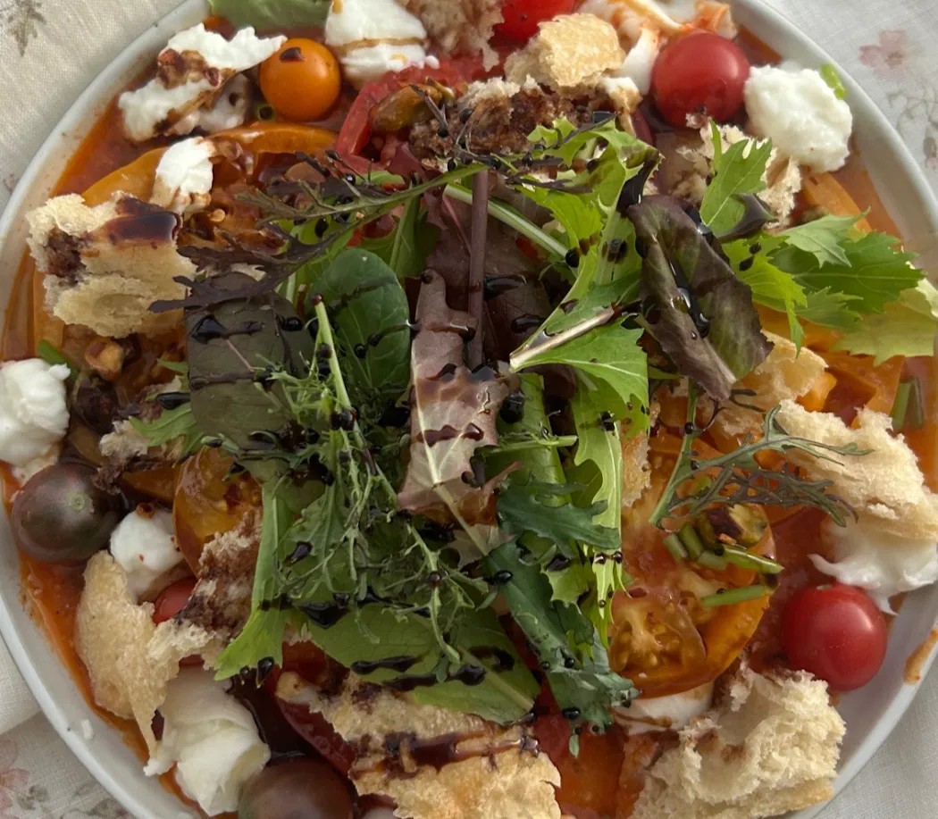 Image alt description