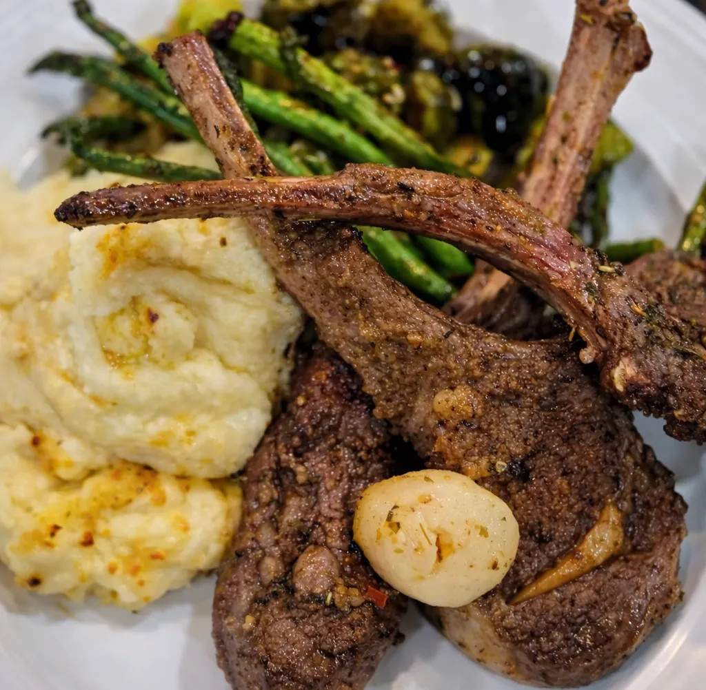 Image alt description