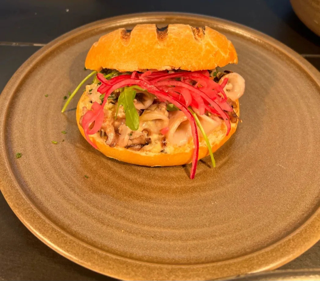 Image alt description