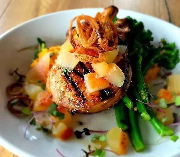 Image alt description