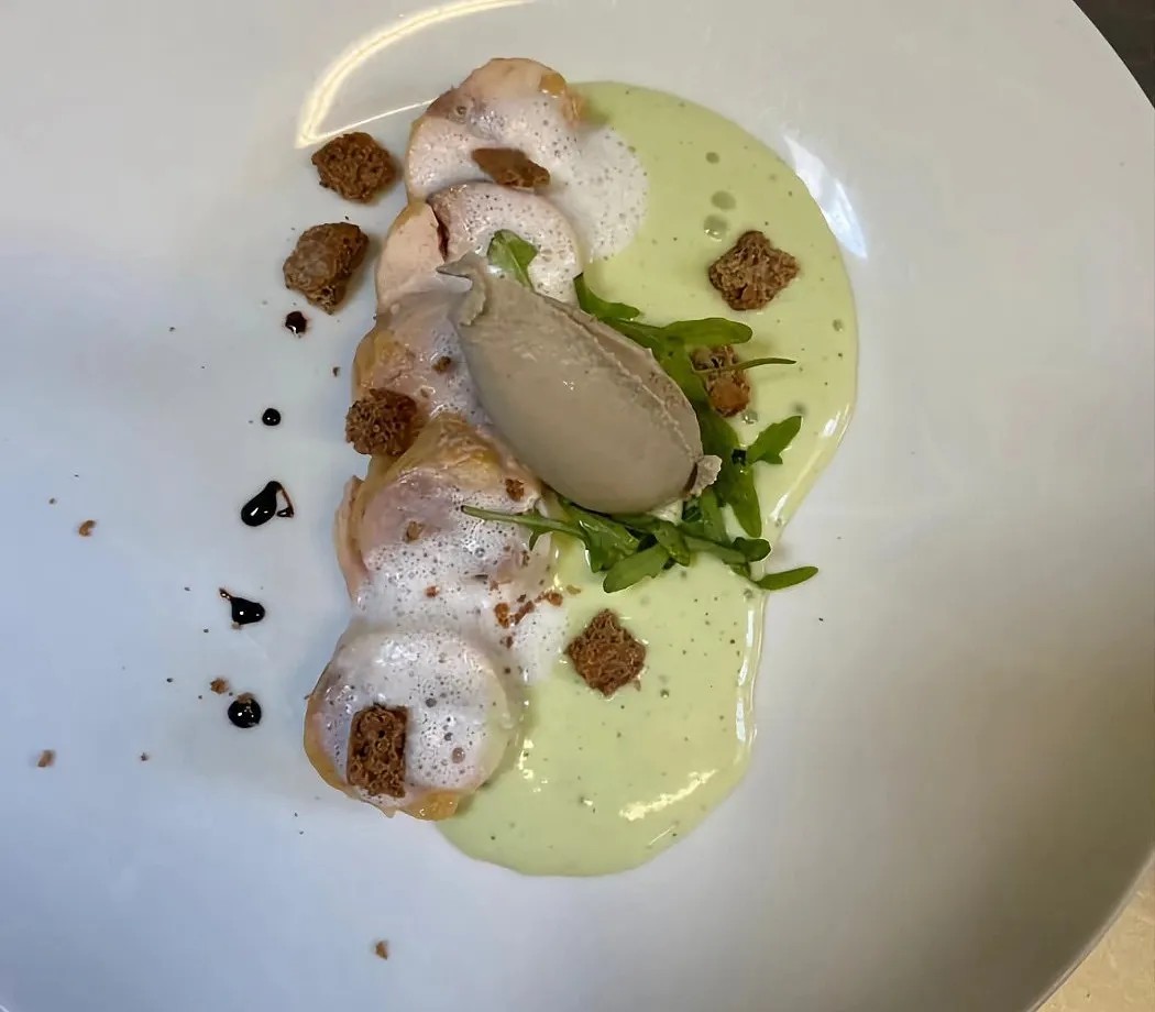 Image alt description