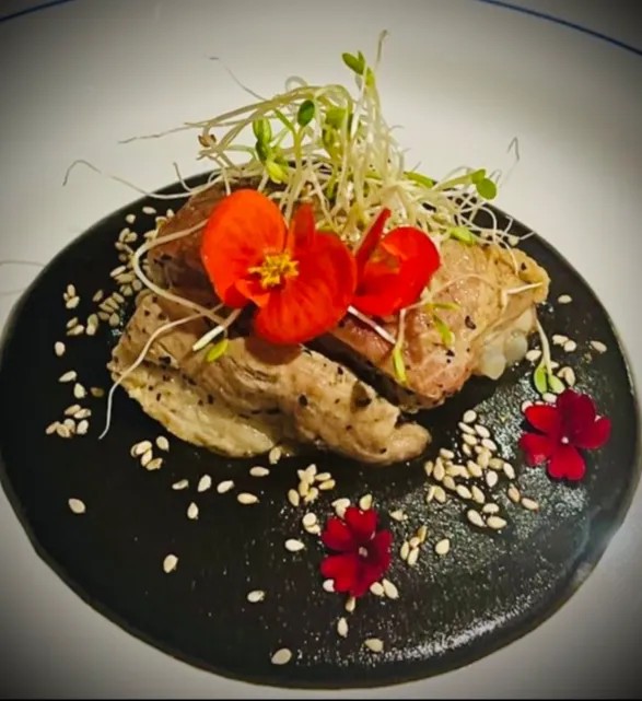 Image alt description