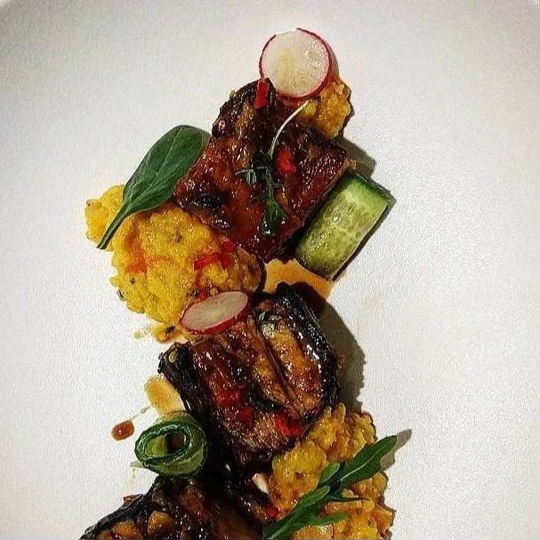 Image alt description