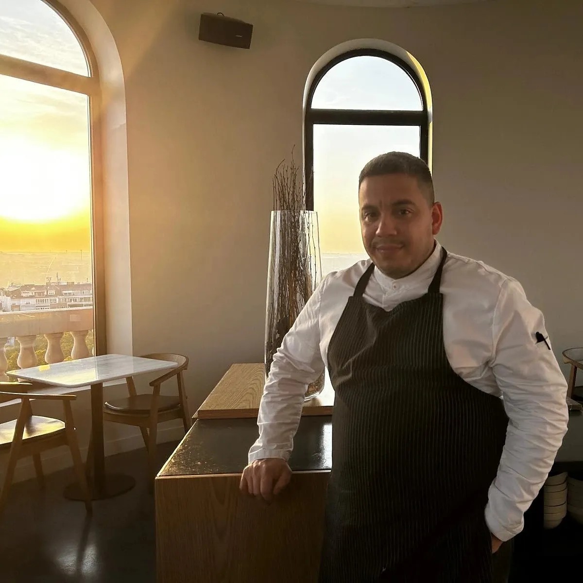 Image alt description