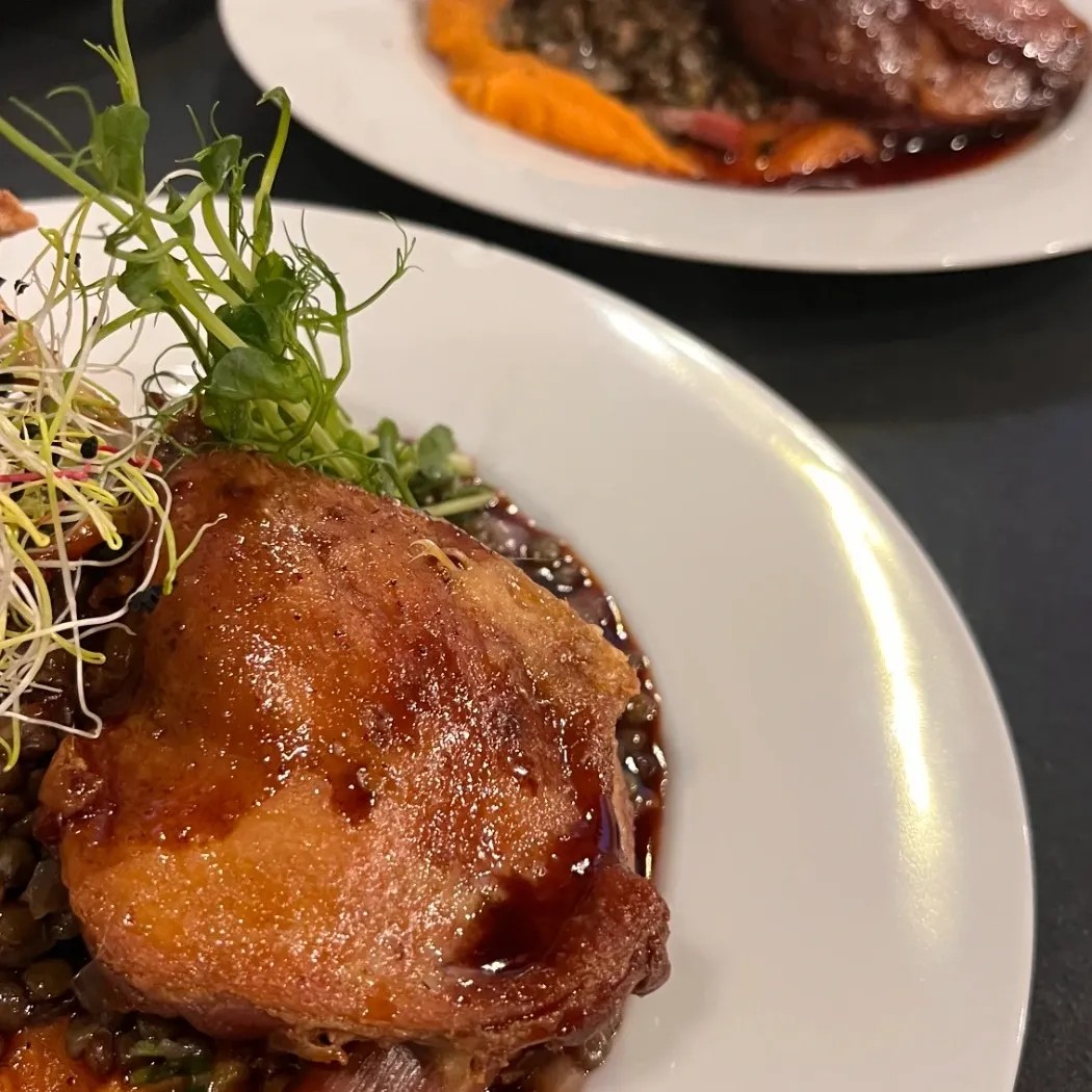 Image alt description