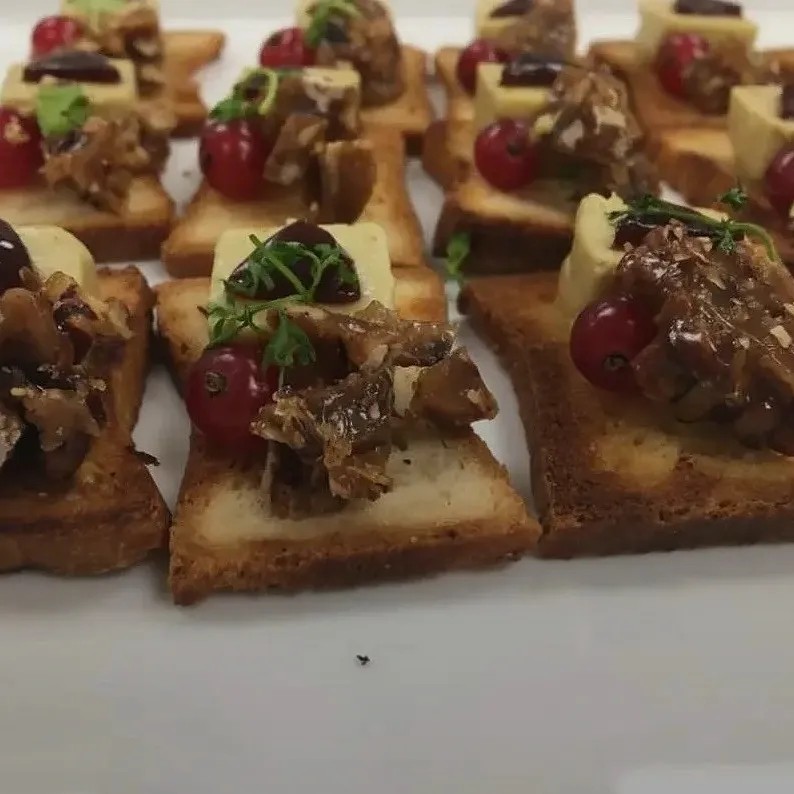 Image alt description