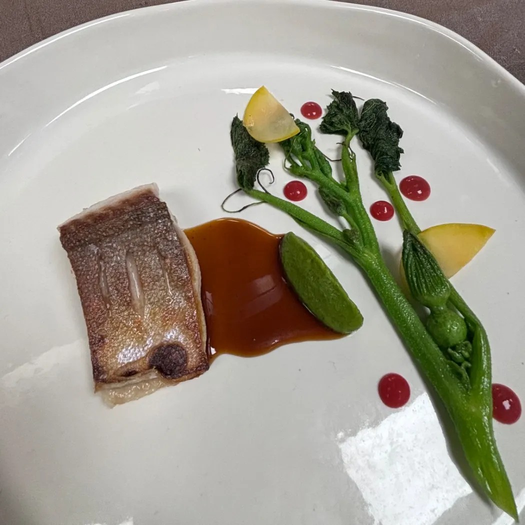 Image alt description