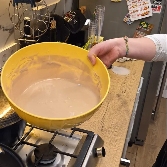 Image alt description