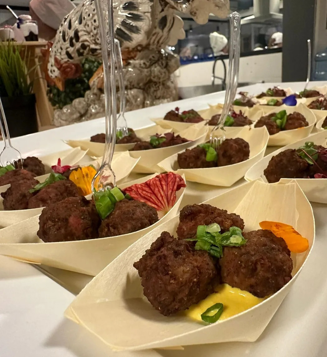 Image alt description