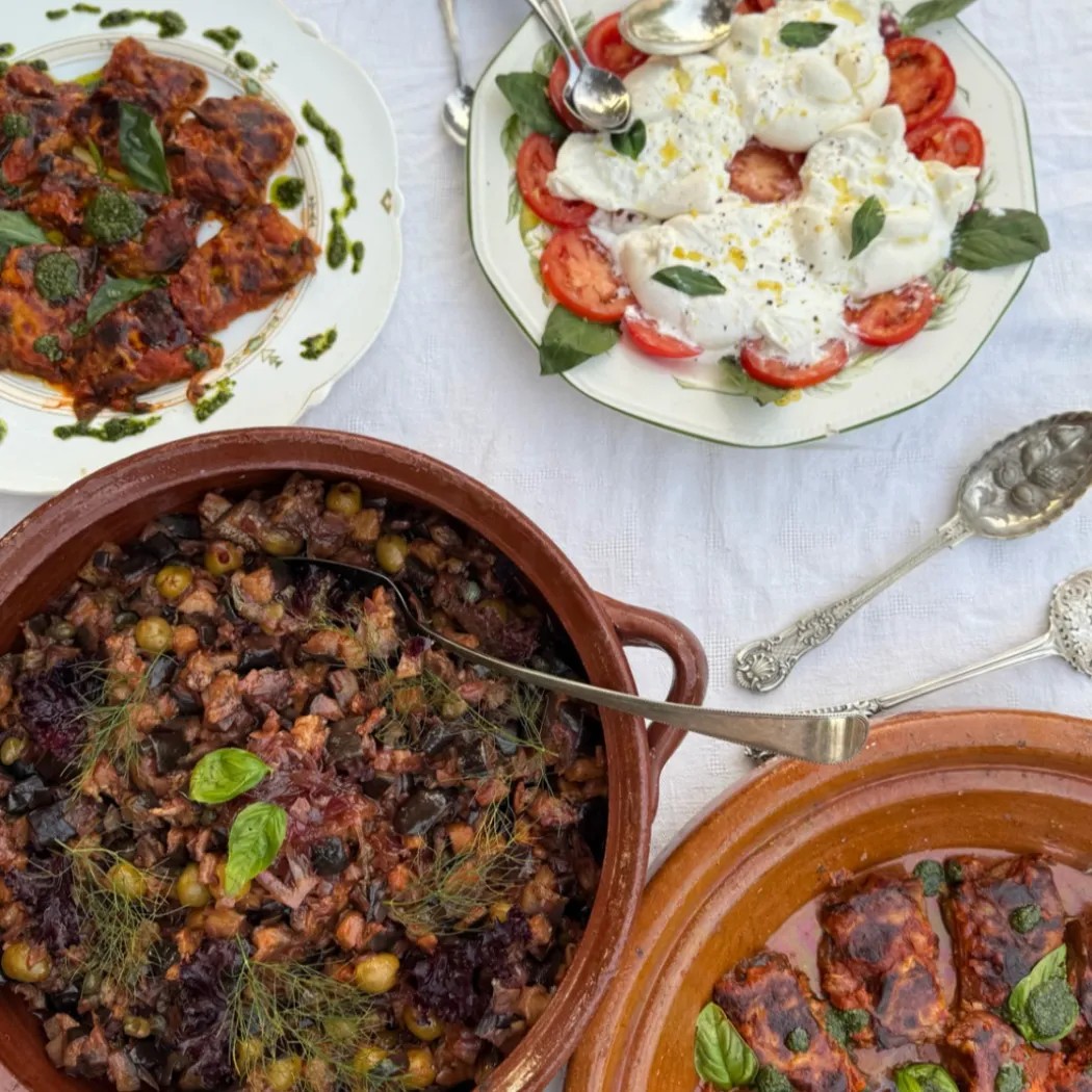 Image alt description