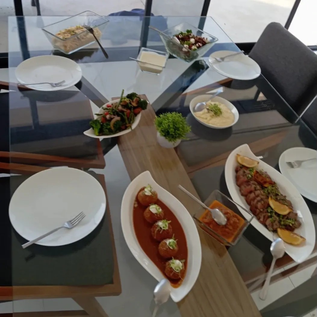 Image alt description