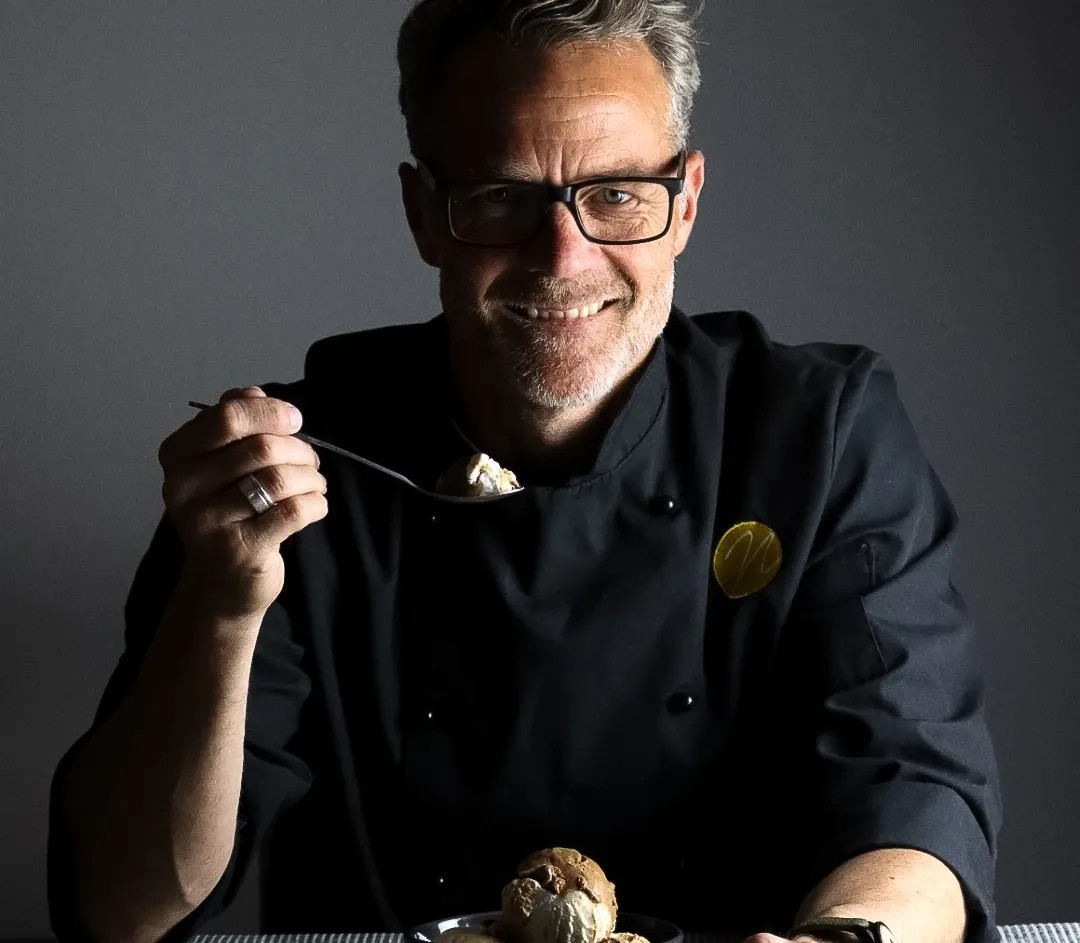 Image alt description