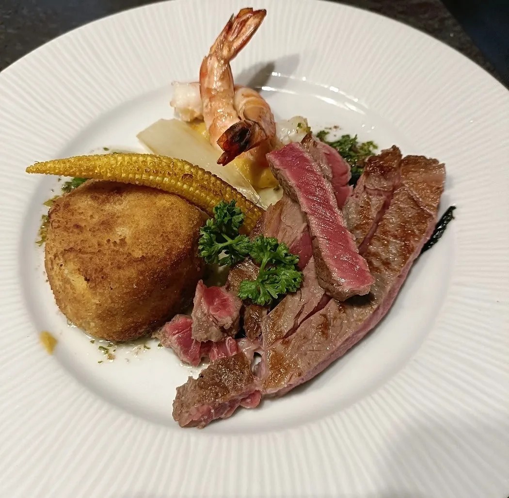 Image alt description