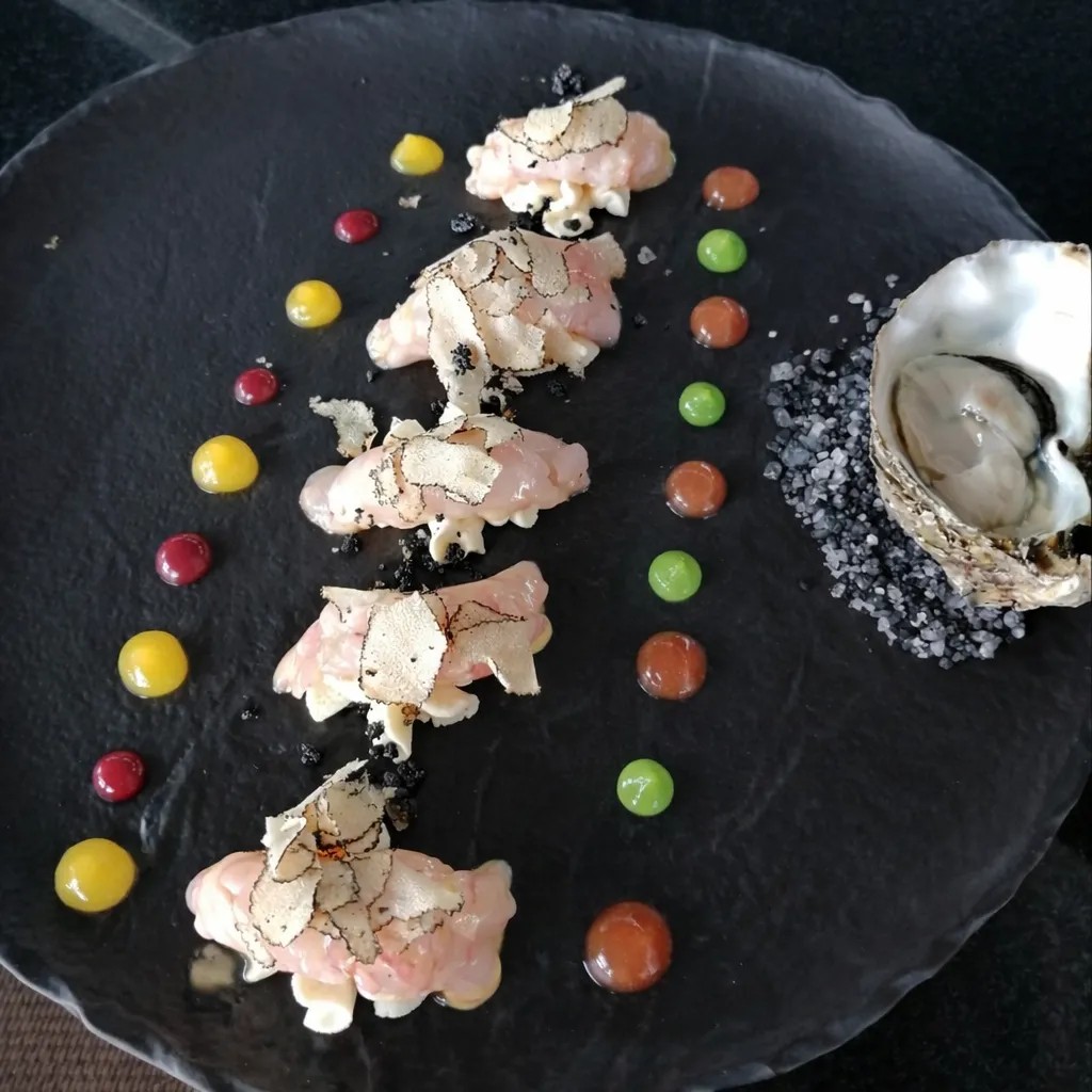 Image alt description