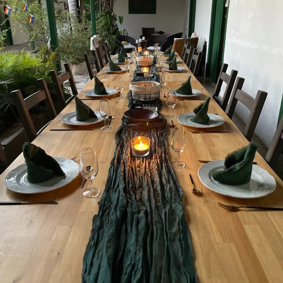 Image alt description