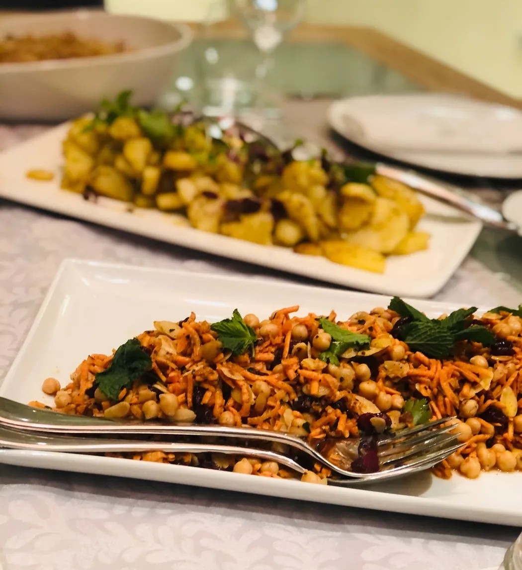 Image alt description