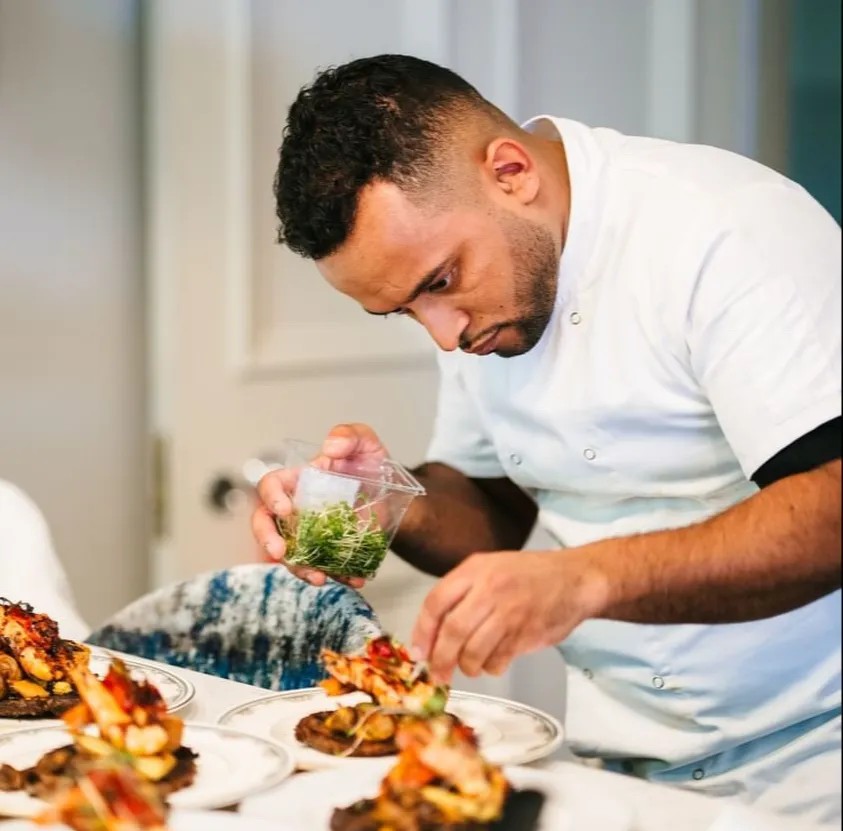 Image alt description