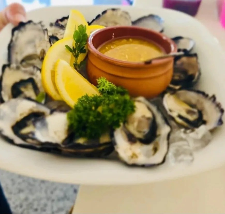 Image alt description