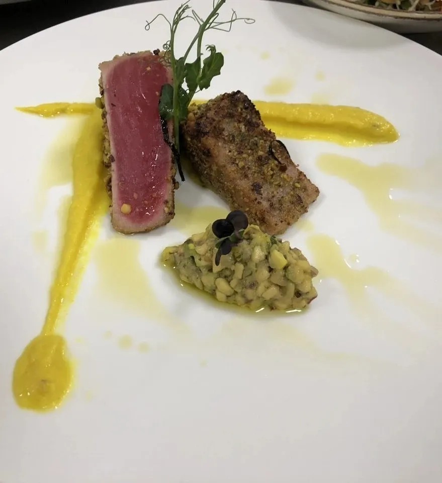 Image alt description