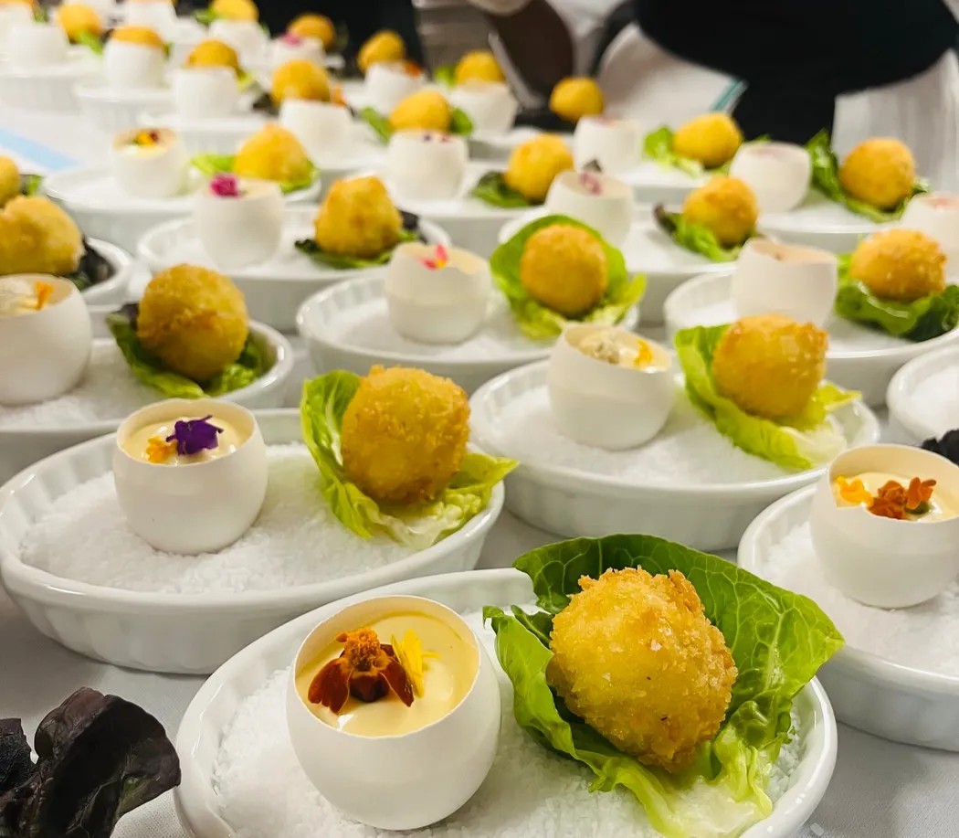 Image alt description