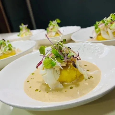 Image alt description