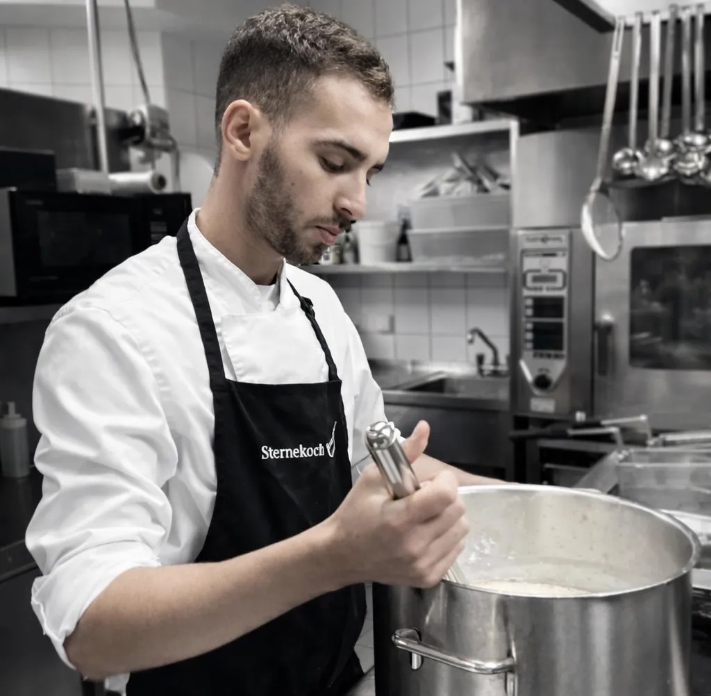 Image alt description