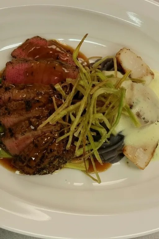 Image alt description