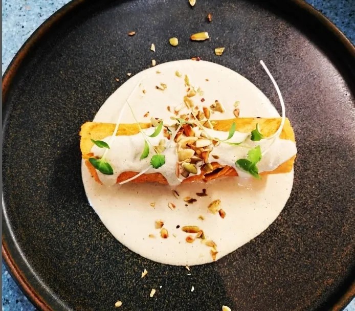 Image alt description